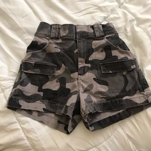 Hollister Camo Ultra High-Rise Mom Shorts